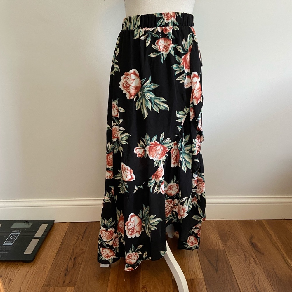 🌻 3 for $20 🌻 NWT Floral Skirt